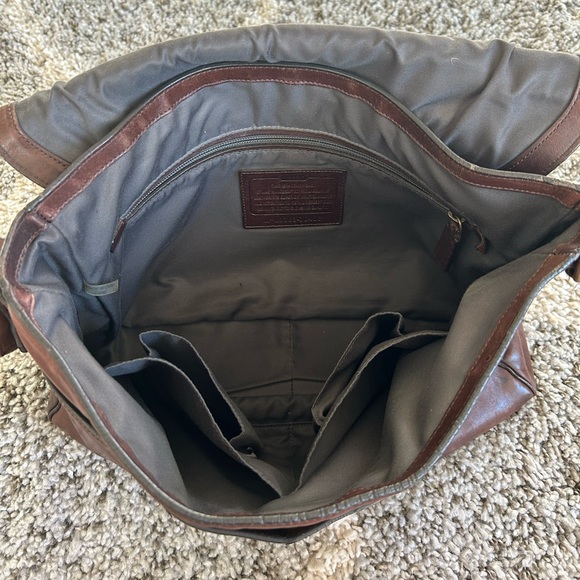 Coach legacy leather brown messenger bag, brass hardware, adjustable strap - Picture 8 of 16